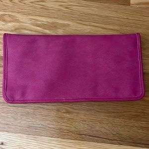 Béis seatback organizer in magenta